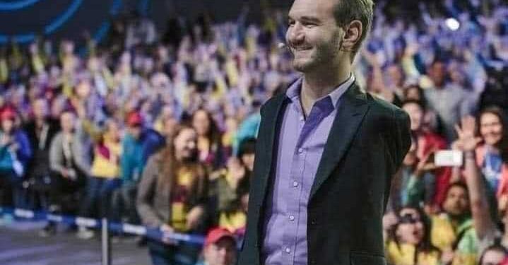 قابل تقلید:Nick vujicic نہ ہاتھ نہ پیر ادھورے جسم سے بھرپو زندگی جینے کا ہنر
