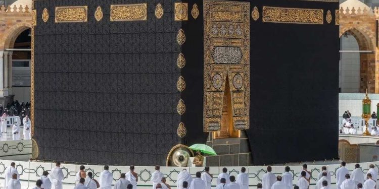 طواف القدوم کے موقع پر بیت اللہ الحرام لیبک اللھم لیبک کی صداؤں سے گونج اٹھا