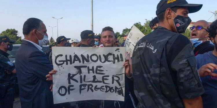 تونسی پارلیمنٹ پر دھاوے کی کوشش ناکام، غنوشی کا دھرنا جاری