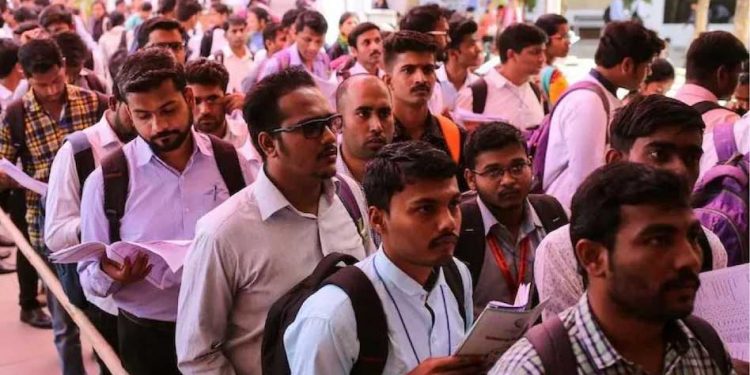 بے روزگاری کی مار،مردہ گھر میں’ڈوم‘کی 6پوسٹ، 8000انجینئرس،پوسٹ گریجویٹس نے دی درخواست