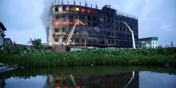 بنگلہ دیش کی فیکٹری میں بھیانک آگ،43جاں بحق