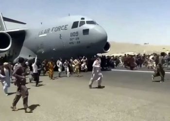 جس طرح لوگ ایئرپورٹ کی طرف بھاگ رہے ہیں، یہ بڑی بدقسمتی ہے: طالبان رہنما