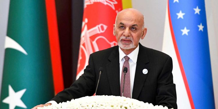 اشرف غنی فیملی کے ساتھ ملک چھوڑنے پر تیار!