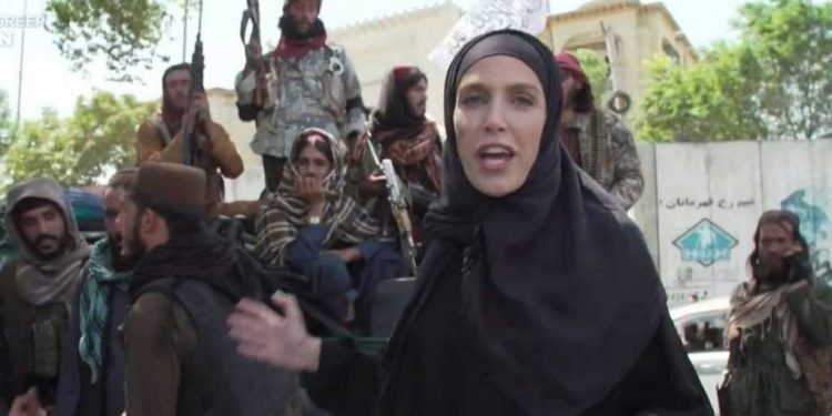 کابل میں حجاب پہنے نظر آئی سی این این کی رپورٹر ، کہا : طالبان بہت فرینڈلی