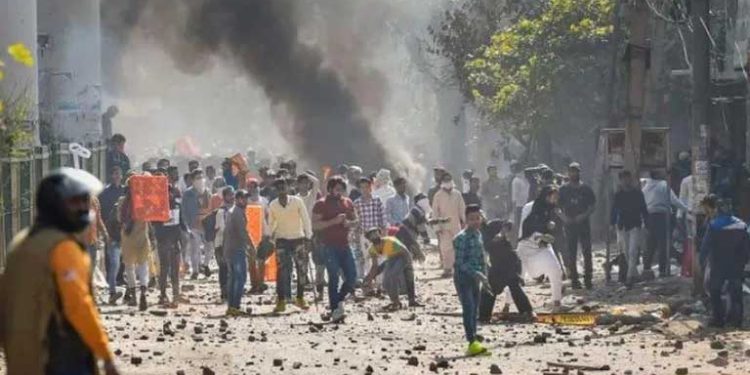 دہلی فسادات: پولیس نے عدالت کو بتایا-جانچ کی تفصیلات میڈیا کو کیسے ملی، اس کا پتہ نہیں چلا