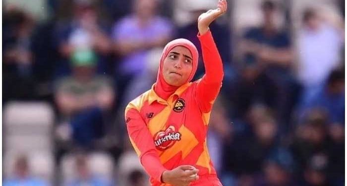 ابتہیٰ مقصود برطانیہ کی پہلی باحجاب کرکٹر