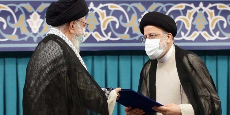 خامنہ ای کی ابراہیم رئیسی کی صدارت کی باضابطہ توثیق