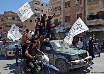 افغان پرچم پر طالبان کی مذہبی سیاست