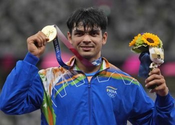 گولڈ جیتتے ہی نیرج پر پیسوں کی بارش، جانئے کس نے کتنا انعام کااعلان کیا؟