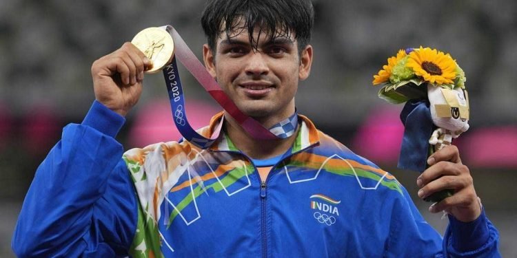 گولڈ جیتتے ہی نیرج پر پیسوں کی بارش، جانئے کس نے کتنا انعام کااعلان کیا؟