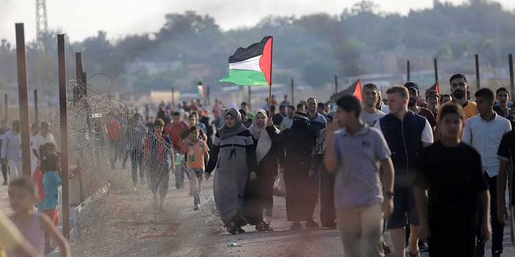 سیکڑوں فلسطینیوں نے اسرائیلی سرحد پر دوبارہ احتجاجی مظاہرہ شروع کیا