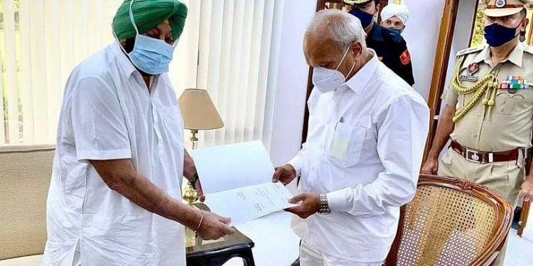 پنجاب کانگریس میں مہا گھمسان کے دوران کیپٹن امریندر سنگھ کا استعفیٰ