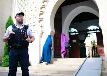 فرانس اسلامی مراکز کے خلاف کریک ڈاؤن کرے گا،وزارت داخلہ کی جانب سے بنیاد پرستی کاالزام