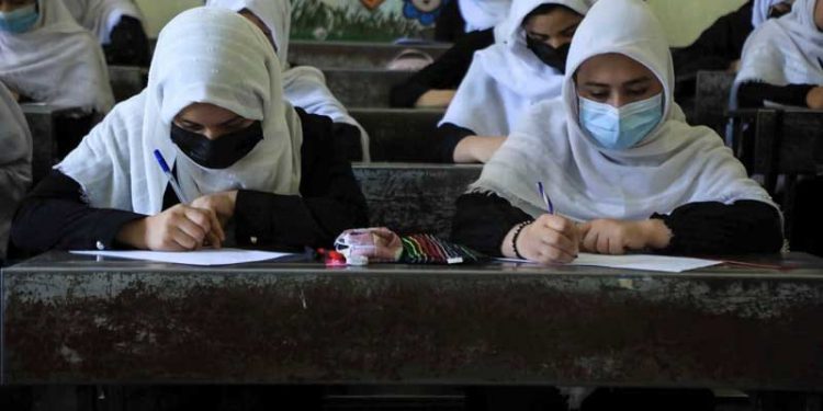 افغانستان میں لڑکیوں کے اسکول جلد کھولے جائیں گے، ترجمان افغان حکومت