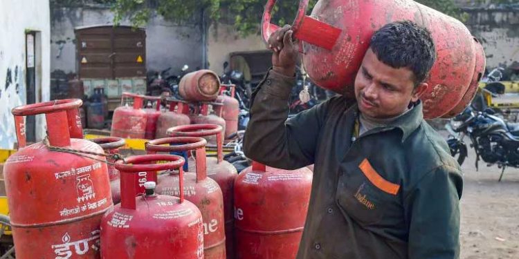 رسوئی گیس پر پندرہ دن میں 50روپے کا اضافہ
