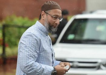 پروگرام میں خواتین کے ساتھ بدسلوکی سے اویسی سخت نالاں ، واپس چلے گئے