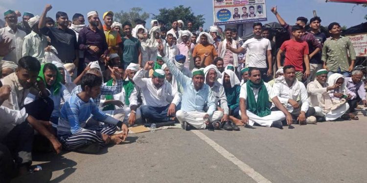 امروہہ میں بھارت بند کامیاب،اہم شاہراہوں پر مظاہرین کا قبضہ