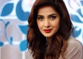 معروف اداکارہ صبا قمر کے خلاف وارنٹ گرفتاری، مسجد کا تقدس پامال کرنے کا الزام