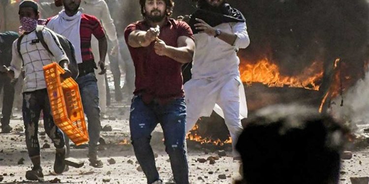 دہلی فساد کے ’پوسٹر بوائے‘ شاہ رخ خاں کی الزامات خارج کرنے کی مانگ