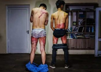 کیا یہ پروپیگنڈہ ہے؟خواتین کا احتجاج کور کرنے پرطالبان نے رپورٹروں کو بے رحمی سے مارا