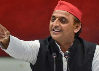 اکھلیش نے اینکر کی چٹکی لی ،کہیں یوگی جی آپ کے چینل کا بھی نام نہ بدل دیں