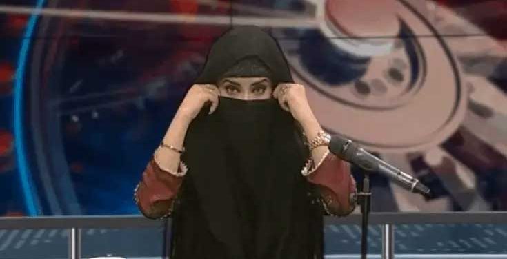 پاکستان کے معروف سائنسداں ہود بھائی کے برقع پہننے والی اسٹوڈنٹس کو ابنارمل کہنے پر شدید ردعمل،اینکر نے احتجاجاً برقع پہنا