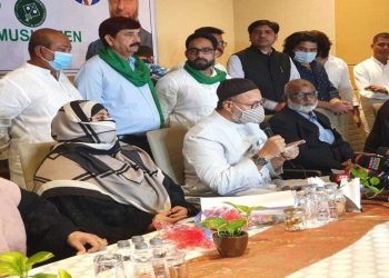 یوپی انتخابات سے قبل عتیق احمد اپنے پریوار کے ساتھ اے آئی ایم آئی ایم میں شامل ہوئے