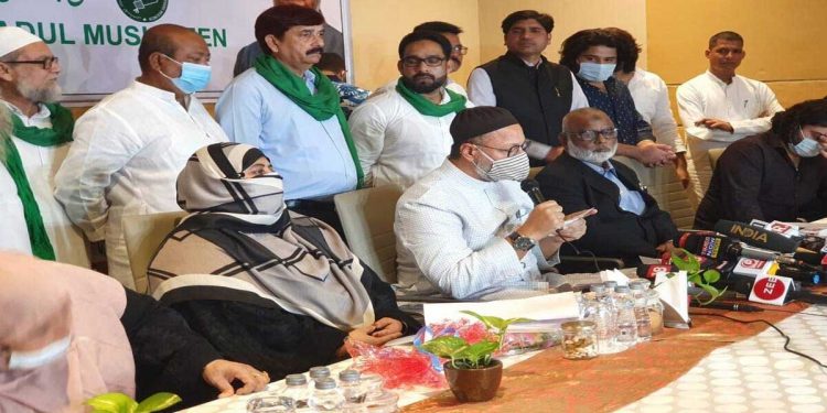 یوپی انتخابات سے قبل عتیق احمد اپنے پریوار کے ساتھ اے آئی ایم آئی ایم میں شامل ہوئے