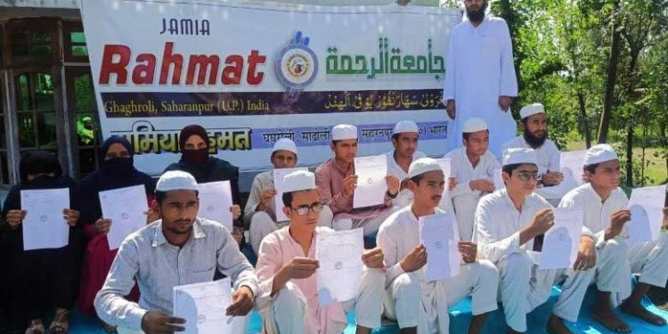اترپردیش مدرسہ بورڈ کے امتحان میں جامعہ رحمت گھگرولی کے طلبہ وطالبات نے حاصل کی شاندار کامیابی