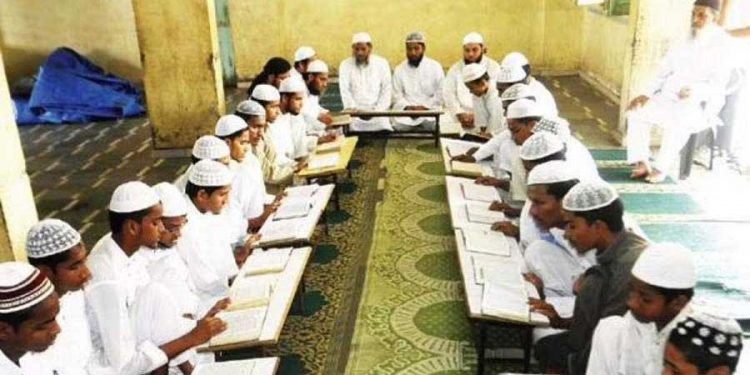 یوگی جی کے راج میں بند ہوئے 8500 مدرسے، چار لاکھ بچوں کا مستقبل معلق، مرکز نے مانگی تفصیلات