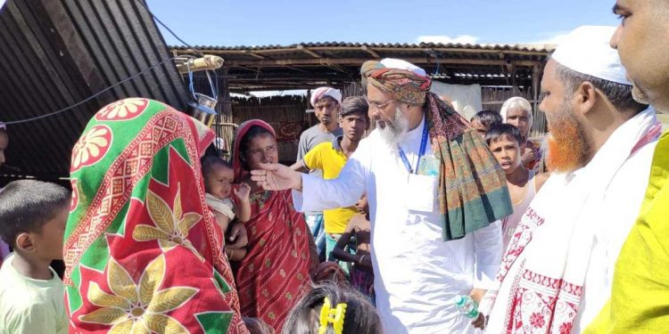 آسام : متاثرہ لوگوں سے جمعیۃ علماء ہند و جماعت اسلامی ہند کے مشترکہ وفد کی ملاقات