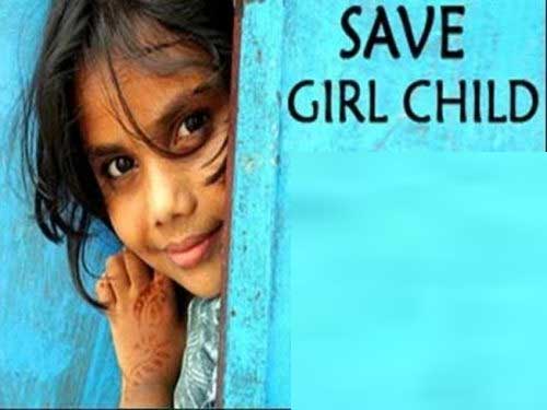 میرا بھارت مہان، بارش کے بھگوان کو خوش کرنے کےلیے نابالغ لڑکیوں کو ننگا گھمایا