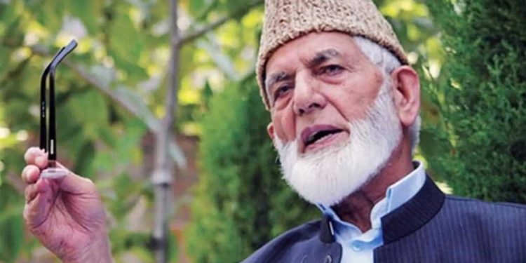 سخت پہرے میں گیلانی کی صبح سویرے تدفین،وادی میں انٹر نیٹ بند کرفیو نافذ