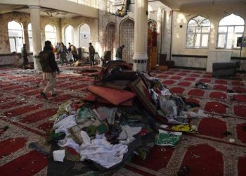 افغانستان : شیعہ مسجد میں نماز کے دوران دھماکہ، درجنوں افراد کے ہلاک ہونے کا اندیشہ