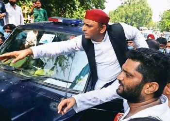 اکھلیش نے لکھیم پور کا دورہ کیا ،معاملہ کی جانچ سٹنگ جج سے کرانے کا مطالبہ