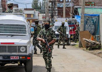 جموں و کشمیر میں دہشت! مزدوروباہری لوگ گھروں کو لوٹنے لگے