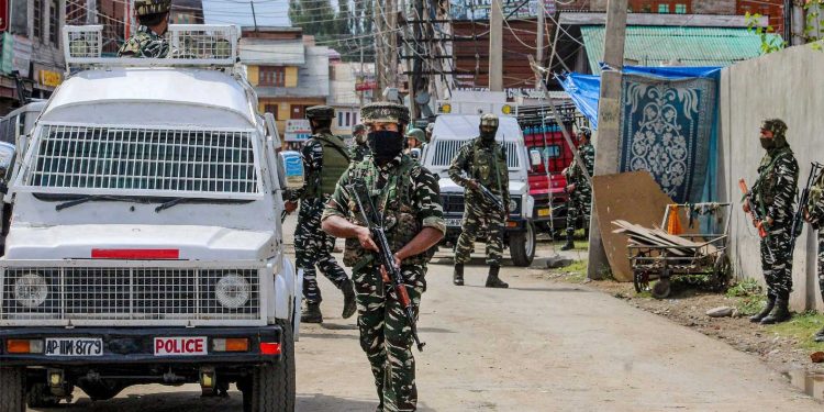 جموں و کشمیر میں دہشت! مزدوروباہری لوگ گھروں کو لوٹنے لگے