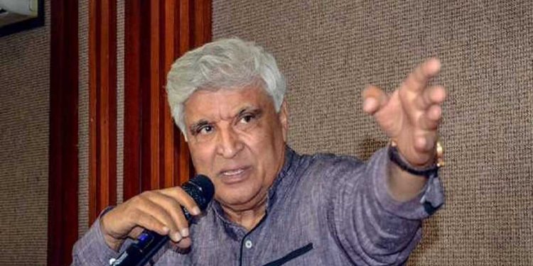 گاندھی کی وجہ سے ساورکر کی رحم کی درخواست والی بات مکمل طور پر جھوٹ، جاوید اخترکے بیان پر ٹویٹ وار