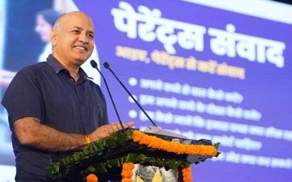 بچوں کی تعلیم اور اسکولوں میں والدین کی شرکت بڑھانے کے لیے دہلی کے سرکاری اسکولوں میں ’والدین سمواد‘ پروگرام شروع:منیش سسودیا