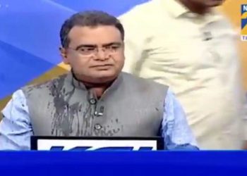 لائیو ڈیبیٹ میں بی جے پی ترجمان نے سندیپ چودھری کو بکاؤ پترکار کہا