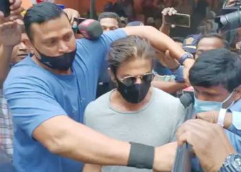 بیٹے آرین سے ملنے آرتھر روڈجیل پہنچے شاہ رخ خاں ، 15 منٹ چلی ملاقات
