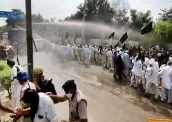 کسانوں نے کھٹر کی رہائش کو گھیرنے کی کوشش کی،پولیس سے جھڑپ،پانی کی بوچھار