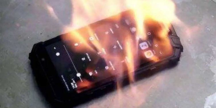 آن لائن کلاس لے رہا تھا بچہ،اچانک موبائل میں ہوا دھماکہ،بچہ کی موت