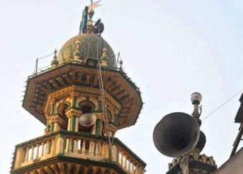 یوپی :مائیک پر اذان دینے پر فرقہ وارانہ تصادم،امام کی پٹائی ،پولس فورس تعینات، حالات کشیدہ