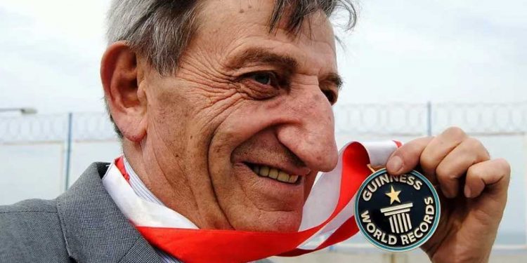 عجوبہ!دنیا میں سب سے لمبی ناک والا ہے یہ شخص،71سال کی عمر میں بھی بڑھ رہی ہے