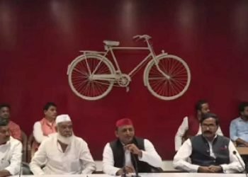 آیا رام گیا رام شروع!بی ایس پی کے 6 ممبر اسمبلی سائیکل پر سوار