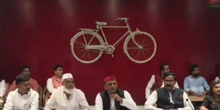 آیا رام گیا رام شروع!بی ایس پی کے 6 ممبر اسمبلی سائیکل پر سوار