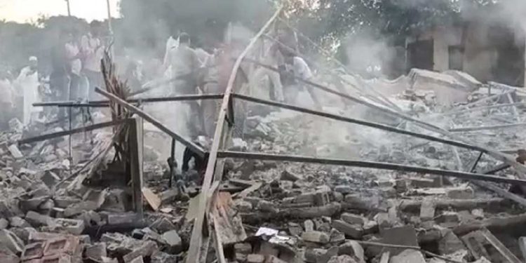 یوپی: کیرانہ کی پٹاخہ فیکٹری میں دھماکہ، چار لوگوں کے اڑے چیتھڑے، کئی زخمی
