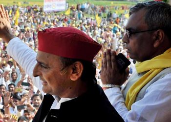 جناح اور’نام کر ن‘پر سیلف گول کررہے ہیں اکھلیش؟