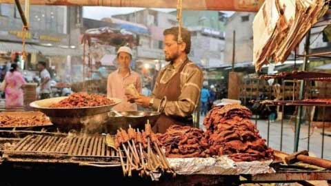 گجرات میں نان ویج اسٹال و ٹھیلے بین، سابق سی ایم کامشور سبزی کھائیں